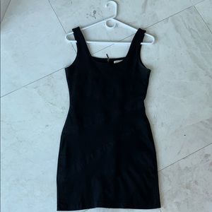 Black bodycon dress